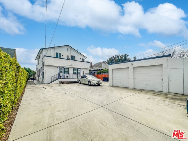 Building Photo - 2717 S Harvard Blvd