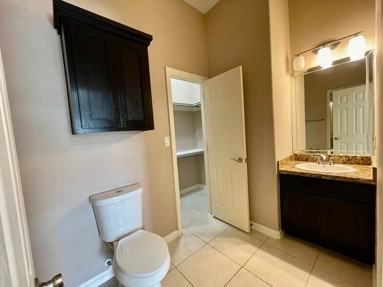 Building Photo - 3120 Regal Dr