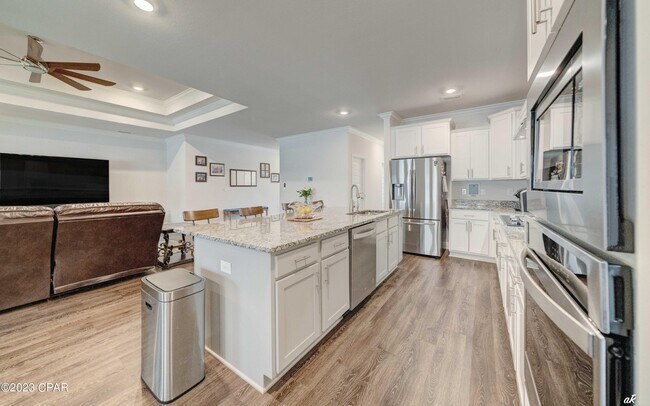 Building Photo - 145 Martingale Lp