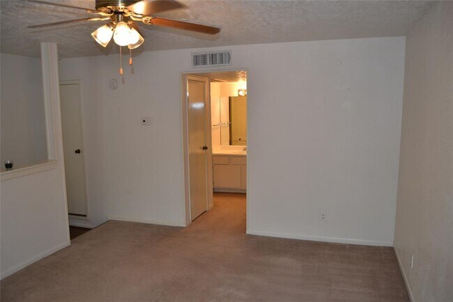 Building Photo - 2021 Spenwick Dr