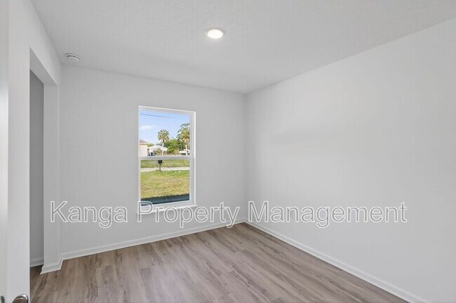 Building Photo - 1115 F Ave