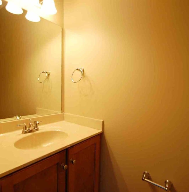 Building Photo - 94 Rowse Dr