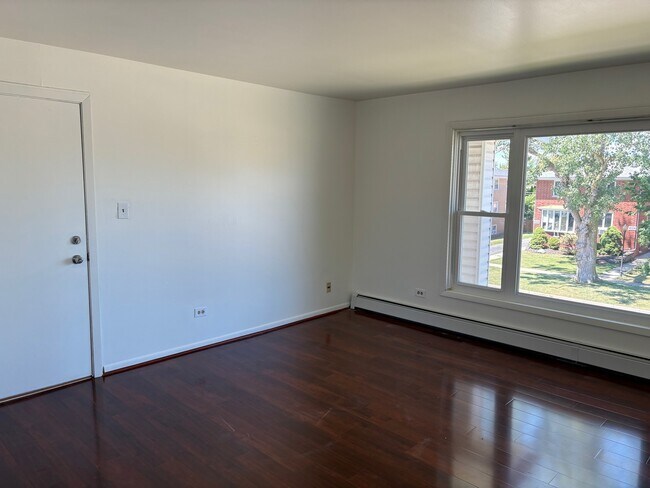 Building Photo - 4501 Sunnyside Ave