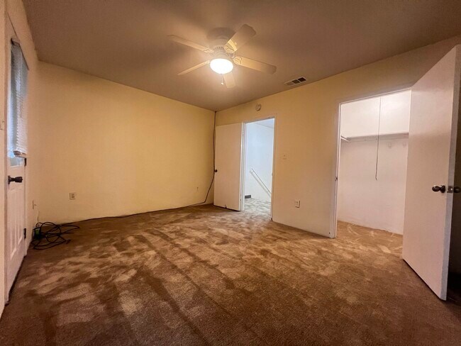 Building Photo - 3720 Rock Brook Dr