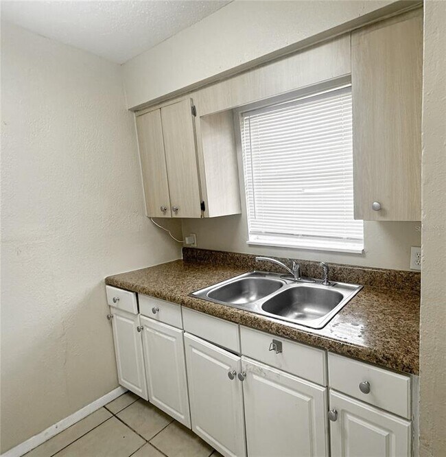 Building Photo - 3214 Crystal Hills Loop S