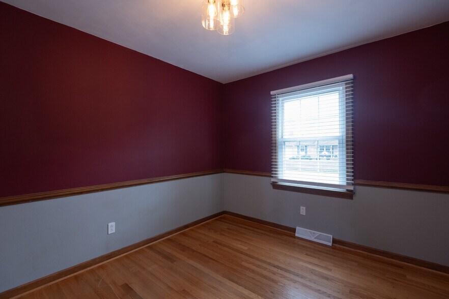Building Photo - 561 Summit Ridge Dr