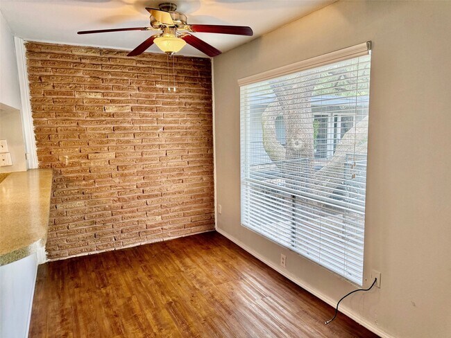 Building Photo - 918 Heights Blvd