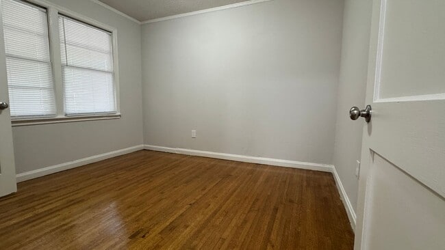Building Photo - 4533 Dunn Ave