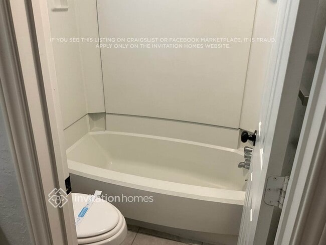 Building Photo - 340 NW Summercrest Blvd