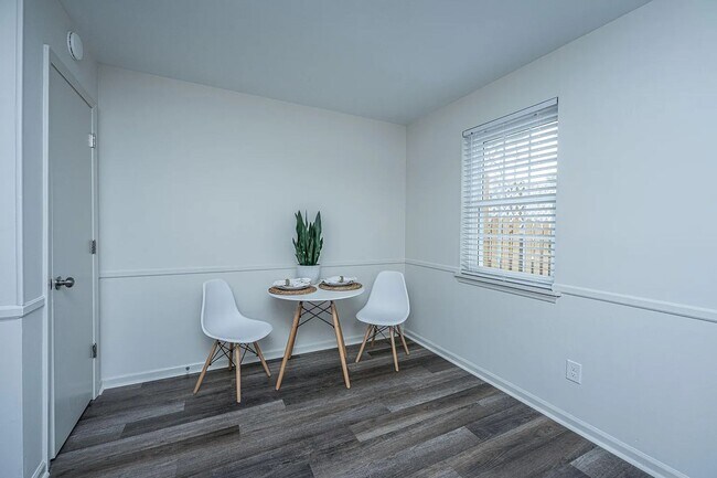 Building Photo - 306 Crestview Dr