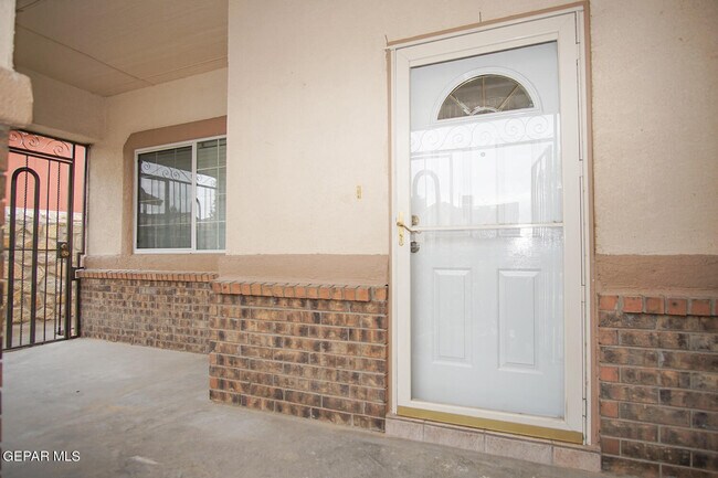 Building Photo - 13717 Paseo De Fe Cir