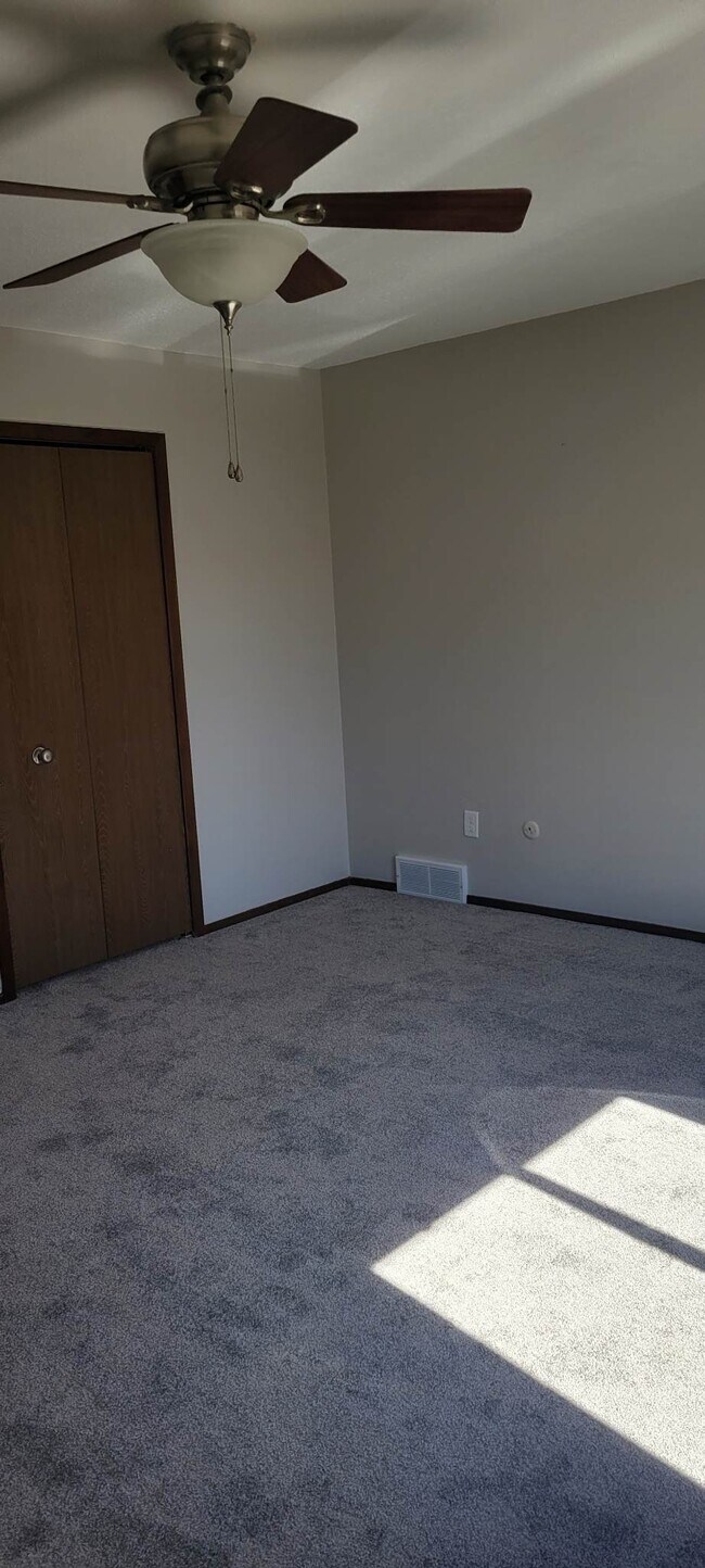 Building Photo - 2512 Plum Leaf Ln