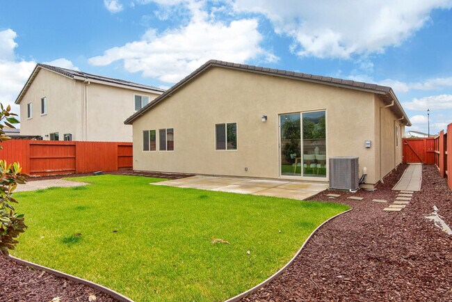 Building Photo - Gorgeous West Roseville Solar Home