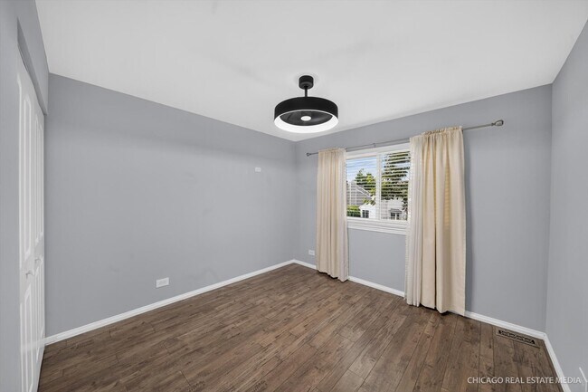 Building Photo - 152 Brittany Dr