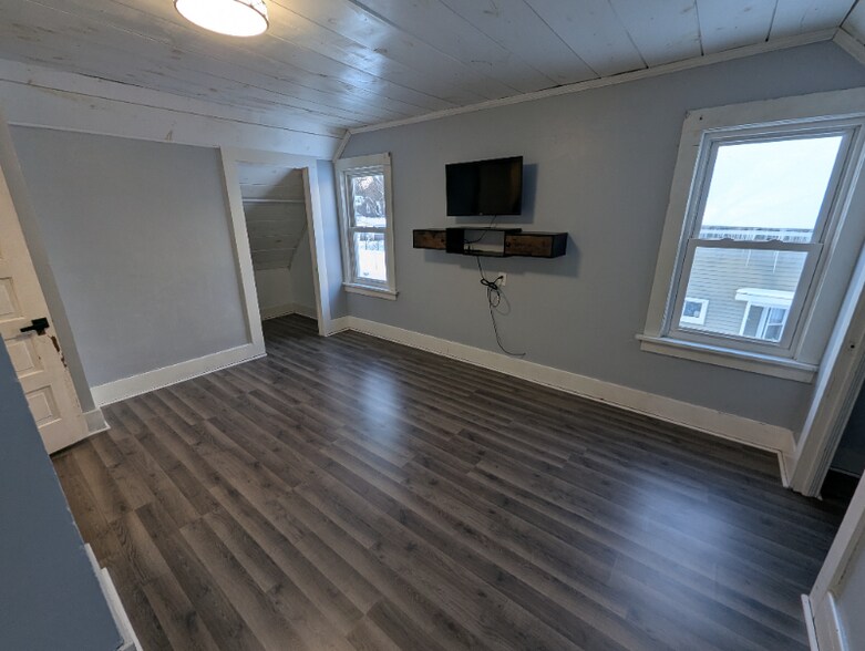 Building Photo - 518 N Hanover St