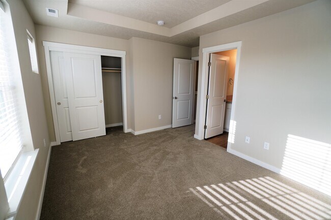 Building Photo - 5928 S Jessenia Ln