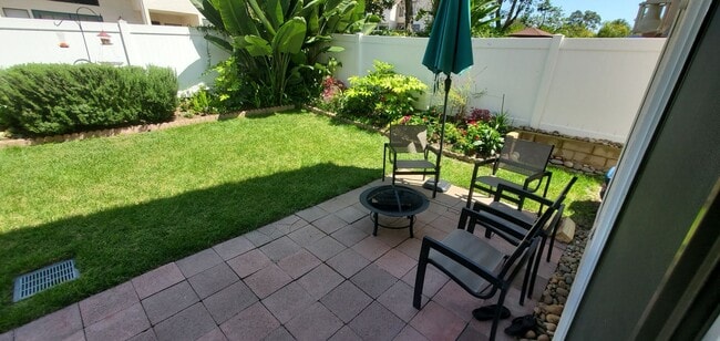 Building Photo - Gorgeous 3 Bed, 2.5 Bath Townhome In Ranch...
