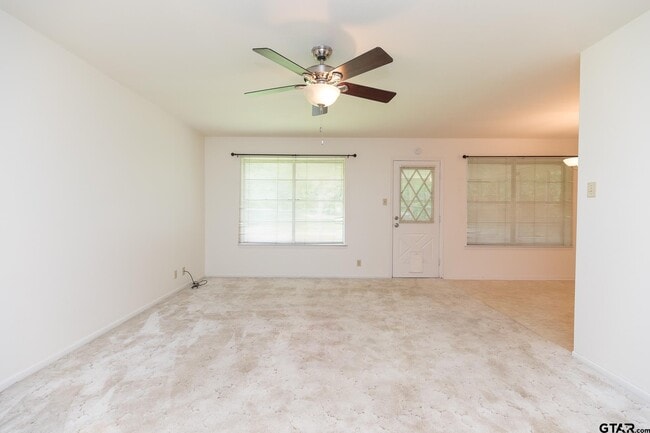 Building Photo - 1707 Sampson Dr