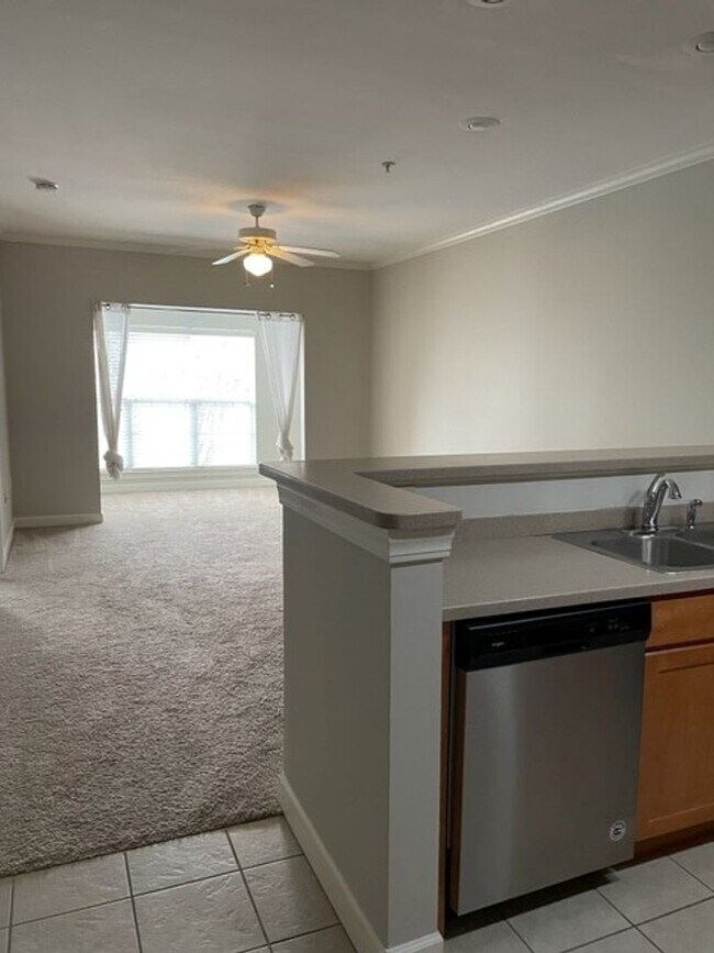 Building Photo - 2801 Bloomfield Ln