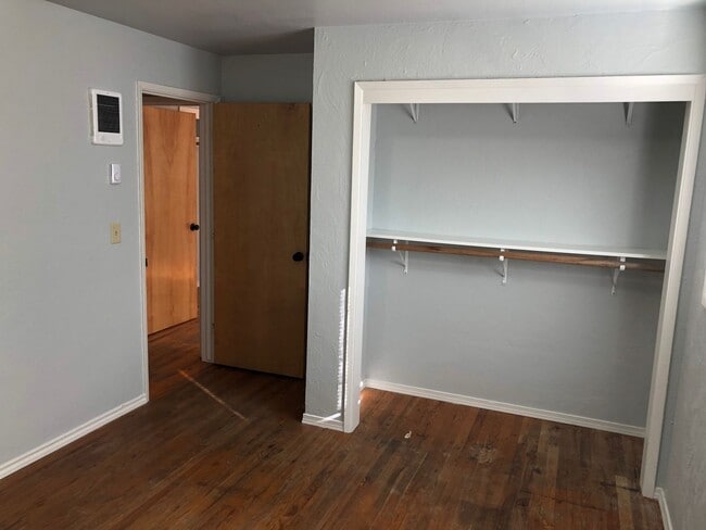 Building Photo - Updated 3 bedroom 1 1/2 bath home with a l...