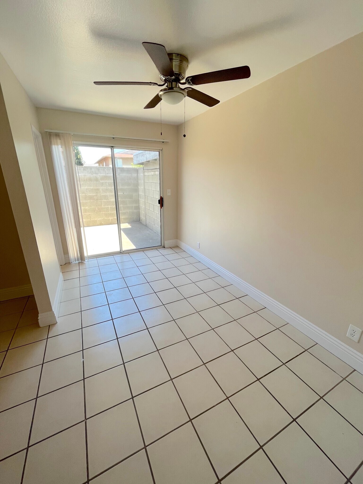 Building Photo - 1324 W Winn Dr