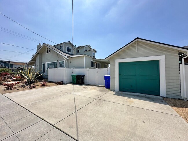 Building Photo - Stunning Craftsman 4 Bd / 2 Bath home in the heart of North Park!!