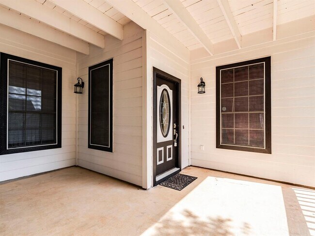 Building Photo - 5814 Negley
