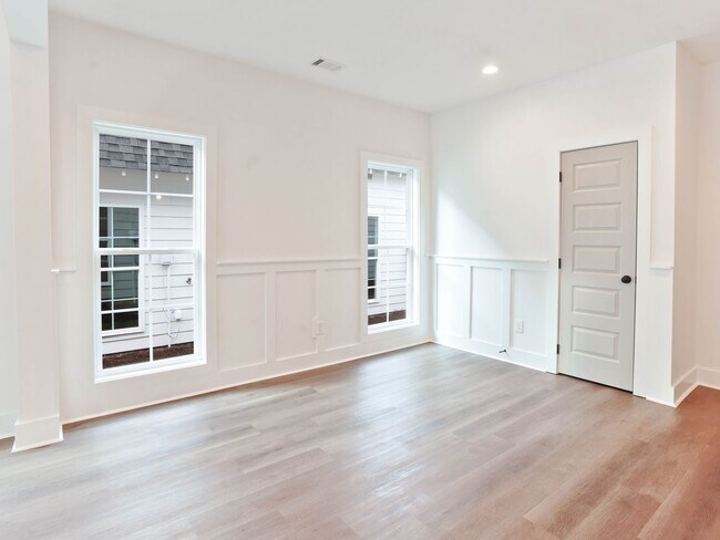 Building Photo - Fox Run Village Duette with Amenities