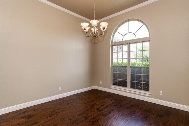 Building Photo - 1201 SW Willowbend Ave