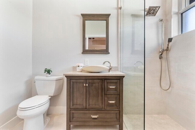 Building Photo - 15611 Milan Ct