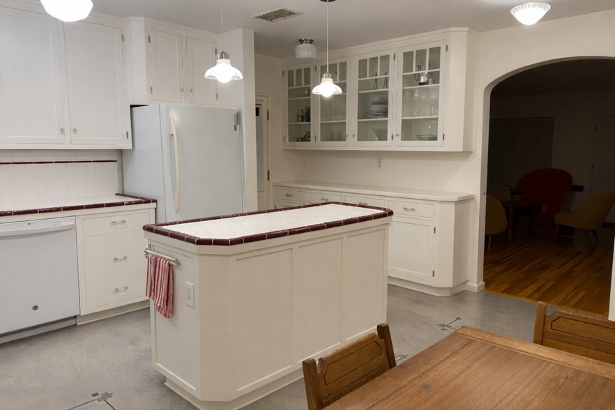 Building Photo - 1615 Phillips Ln