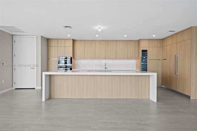 Building Photo - 851 NE 1st Ave