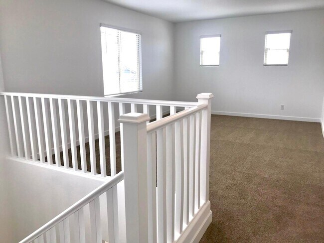 Second Level Versatile Loft - 7027 S 13th Way