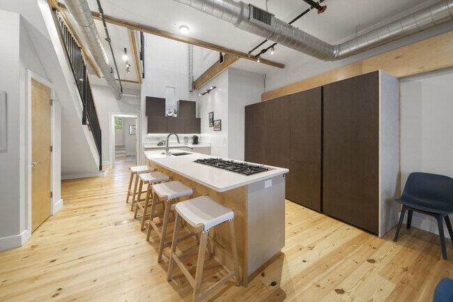 Building Photo - 122 W Elder St