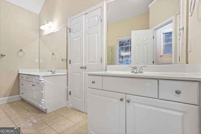 Building Photo - 5723 Vinings Retreat Way SW