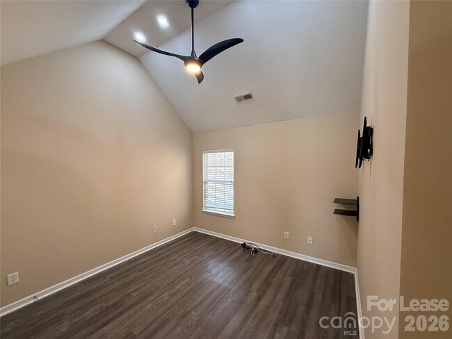 Building Photo - 5219 Sunriver Rd