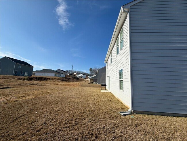 Building Photo - 633 Tudor St