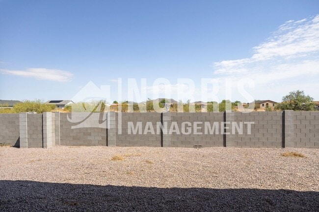 Building Photo - Beautiful Upgraded Home with Furnishings i...