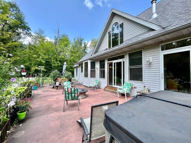 Building Photo - 6286 Fenn Rd