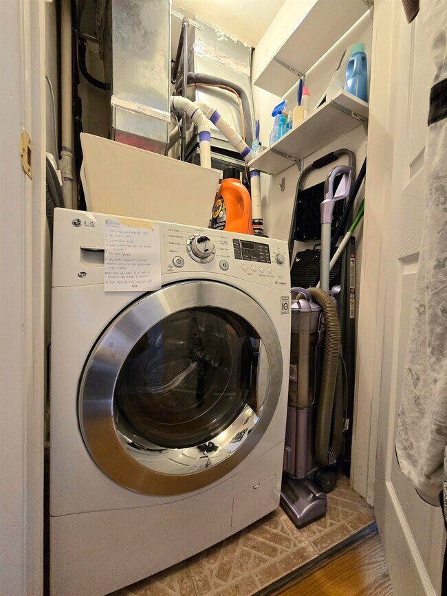 Building Photo - 123 Washington St