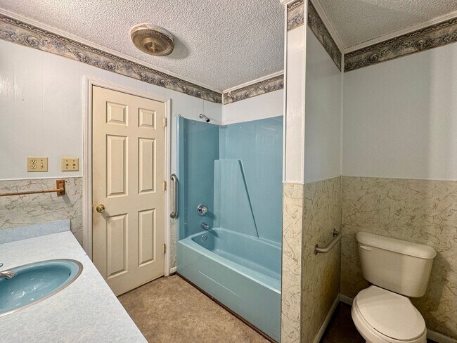 Building Photo - 3 Bedroom 1 Bath Home in Meadow Heights