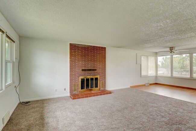 Building Photo - 3 Bedroom 2 Bath Home near Heart of Oak Ha...