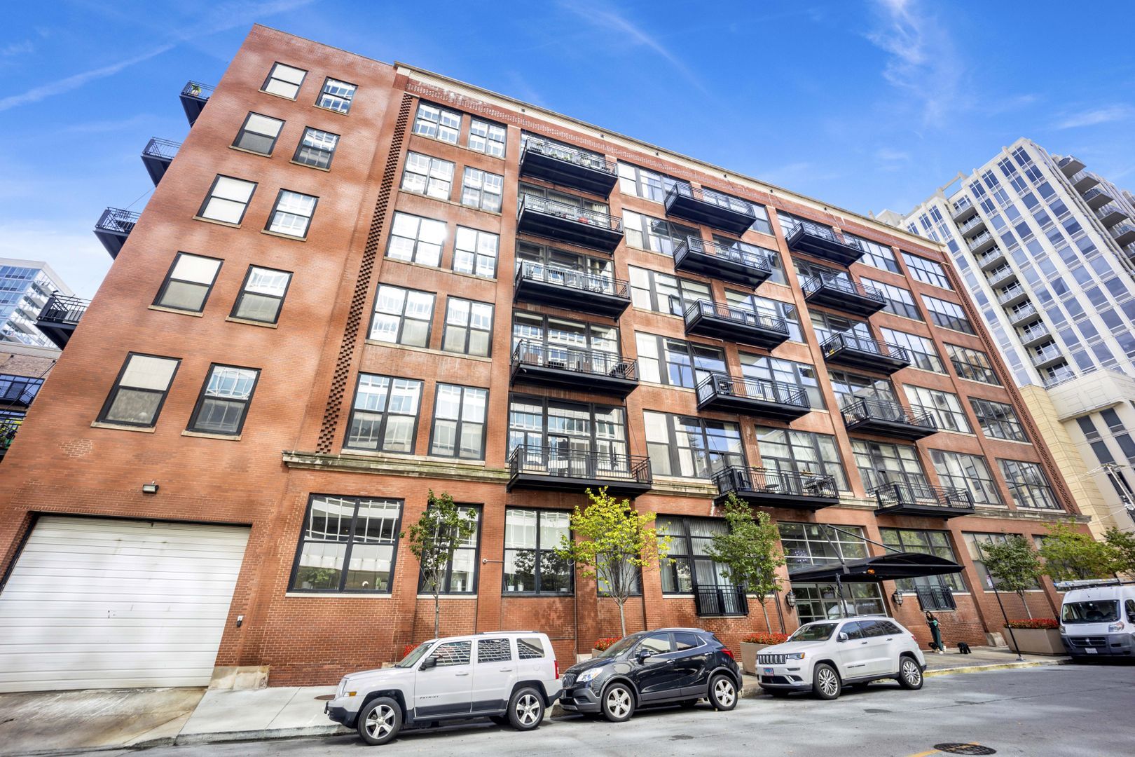 Building Photo - 525 W Superior St