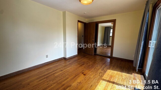 Building Photo - Vibrant 3BD | 1.5BA Home w/ Yard - SE Portland