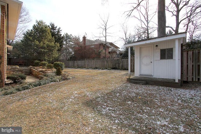 Building Photo - 6220 Robinwood Rd