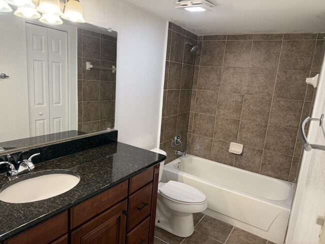 Building Photo - 180 Waterfall Way