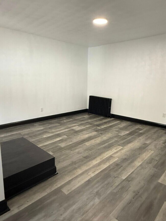 Building Photo - Newly updated 3 Bedroom 1 Bathroom house located in the Hill District!