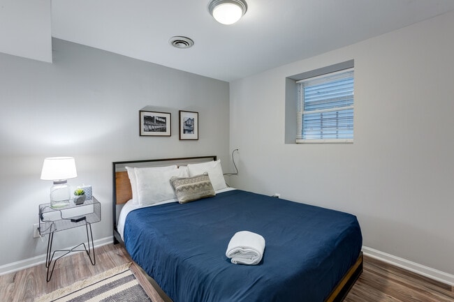 Building Photo - 1148 W Addison St