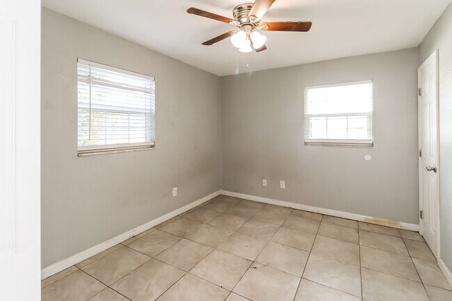 Building Photo - 4705 King Cole Blvd