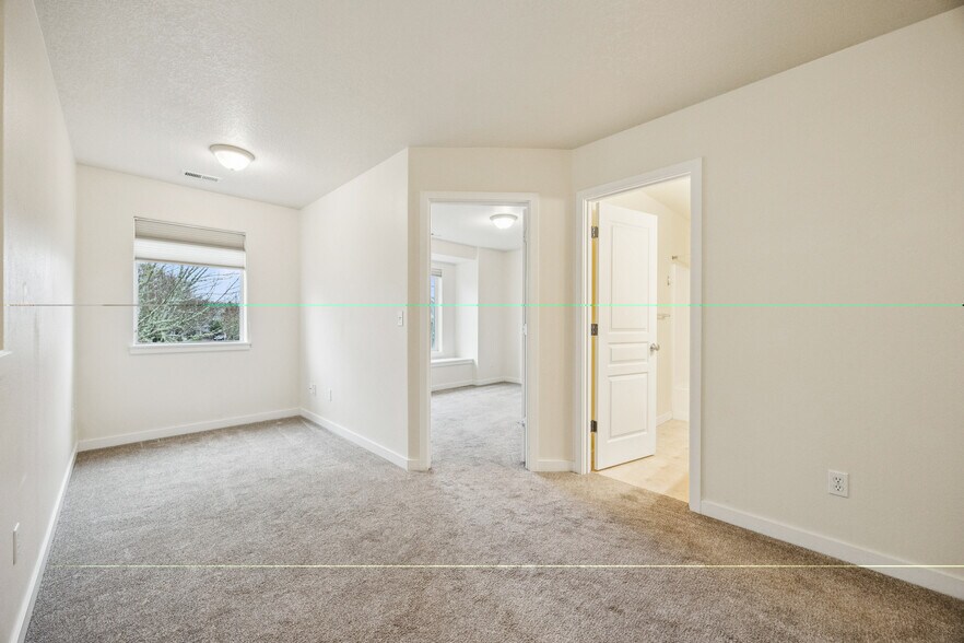 Building Photo - 325 NW 209th Ave